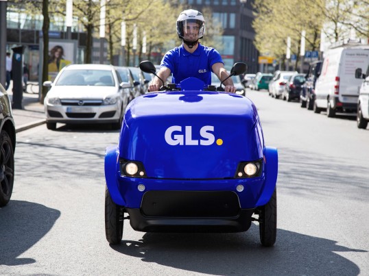GLS-logo-on-a-tripl-scooter