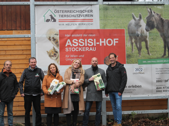 Representatives-from-GLS-supporting-Austrian-animal-protection-association