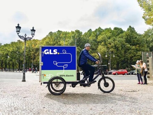 Man-on-a-GLS-cargo-bike
